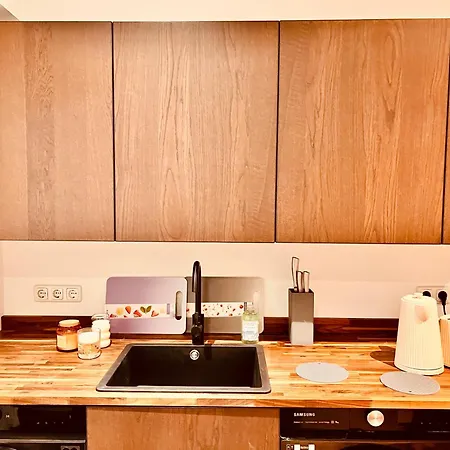 Apartment Elysian - 2 Parkplaetze - 1min Bus & Bahn - St-elisabeth Krankenhaus - Lindenthaler Tierpark - Neu Renoviert & Perfekte Lage Cologne