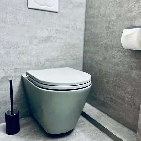 Elysian - 2 Parkplaetze - 1min Bus & Bahn - St-elisabeth Krankenhaus - Lindenthaler Tierpark - Neu Renoviert & Perfekte Lage * Cologne