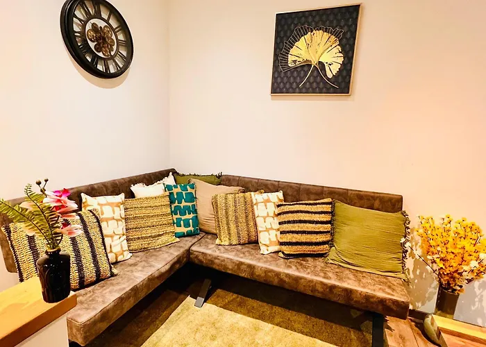 Elysian - 2 Parkplaetze - 1min Bus & Bahn - St-elisabeth Krankenhaus - Lindenthaler Tierpark - Neu Renoviert & Perfekte Lage Lägenhet Köln