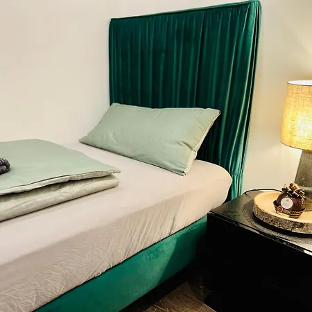 Elysian - 2 Parkplaetze - 1min Bus & Bahn - St-elisabeth Krankenhaus - Lindenthaler Tierpark - Neu Renoviert & Perfekte Lage Appartamento