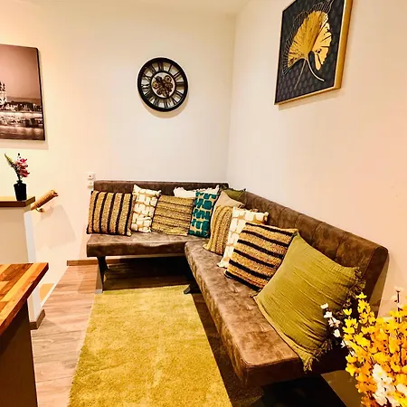 Lägenhet Elysian - 2 Parkplaetze - 1min Bus & Bahn - St-elisabeth Krankenhaus - Lindenthaler Tierpark - Neu Renoviert & Perfekte Lage Köln