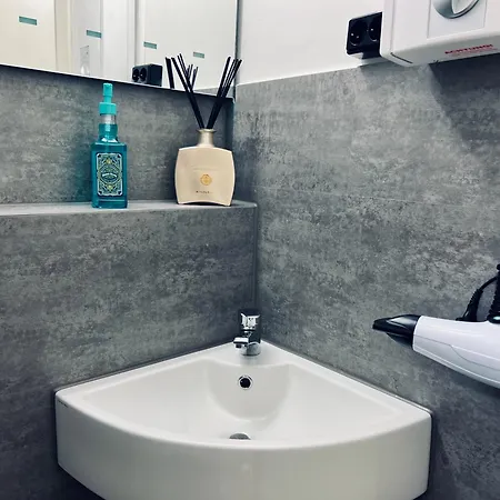 Elysian - 2 Parkplaetze - 1min Bus & Bahn - St-elisabeth Krankenhaus - Lindenthaler Tierpark - Neu Renoviert & Perfekte Lage Kolín nad Rýnem